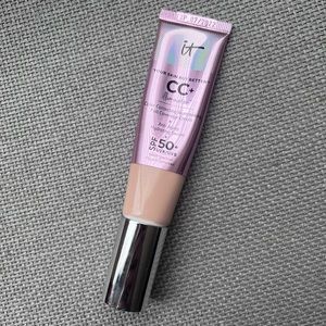 IT Cosmetics Your Skin But Better CC+ Illumination - Fair Light